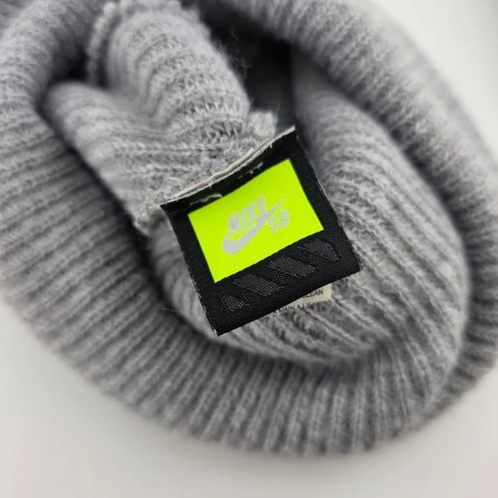 Nike SB Beanie Kids Ribbed Knit Embroidered Logo One Size Grey GOOD Skater Gorp
